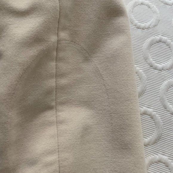 Off White - Picture 4 of 5